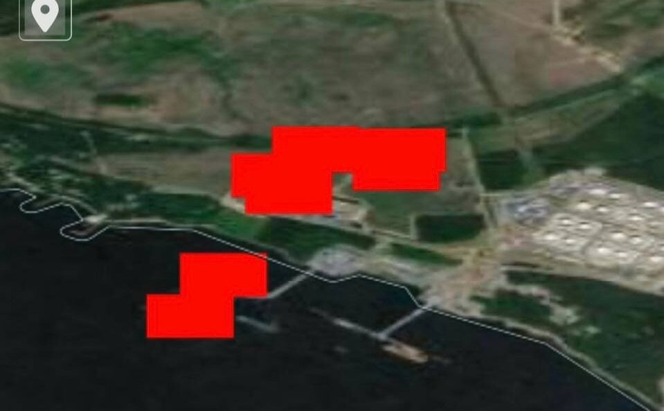 Фото до матеріалу: Зеленський: Сили оборони уразили ракетний корабель та танкер тіньового флоту в порту Приморськ