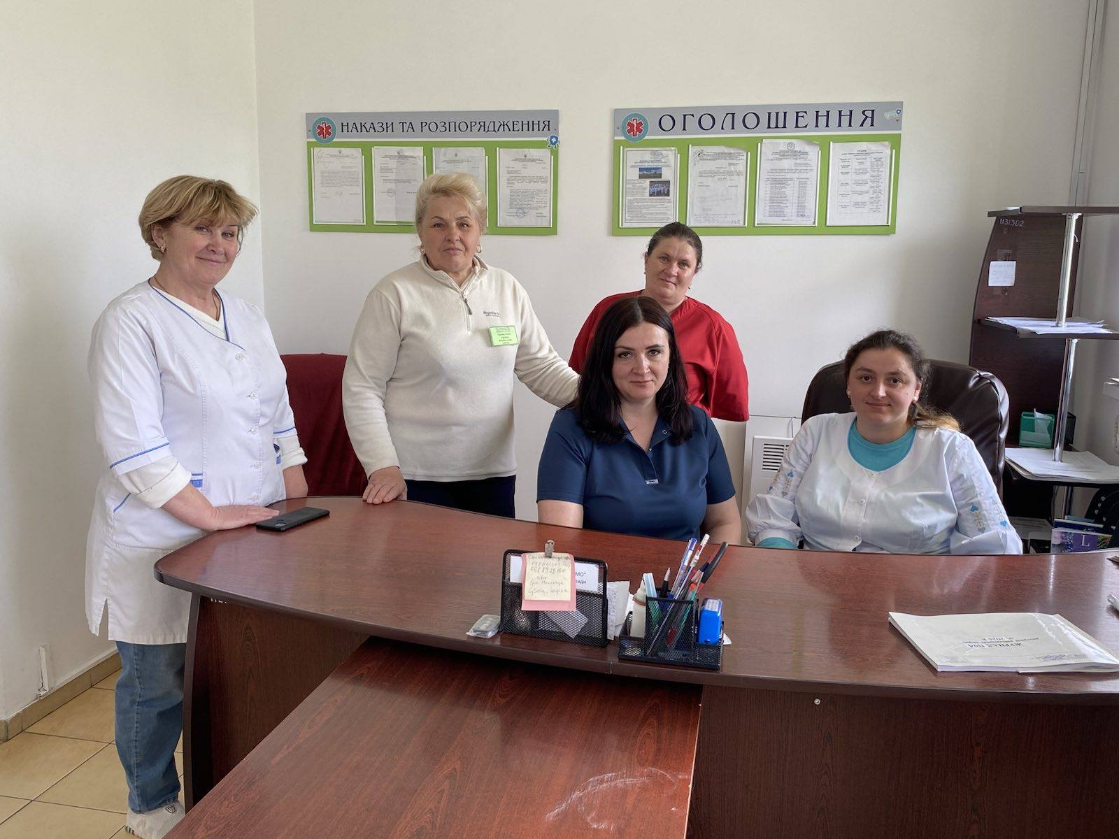 Фото до матеріалу: Медсестер Любомльського ТМО привітали з професійним святом