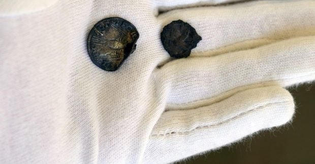 Фото до матеріалу: Іронія долі: монети для захисту від вікінгів стали їхніми прикрасами