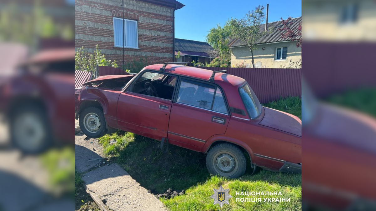 Фото до матеріалу: П'яний водій врізався в огорожу у селі Чагрів: постраждав неповнолітній пасажир