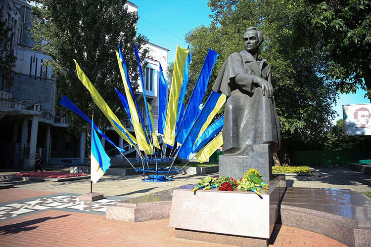 Фото до матеріалу: Ювілей видатного дніпровського скульптора Володимира Небоженка