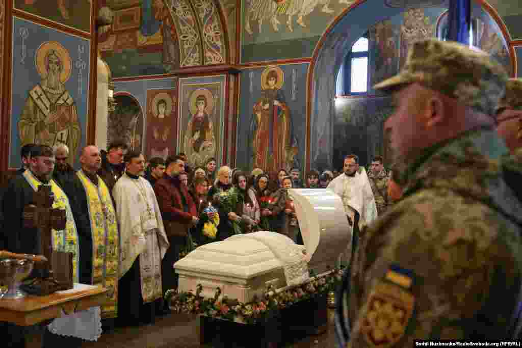 Фото до матеріалу: У Києві попрощалися з офіцеркою Вікторією Бобровою на прізвисько «Квітка»