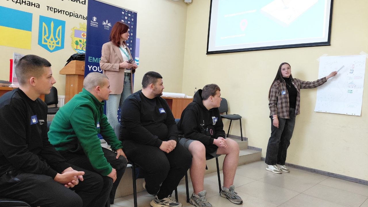 Фото до матеріалу: Бузька молодь перетворила ідеї на реальні проєкти на хакатоні «Empowering Youth»