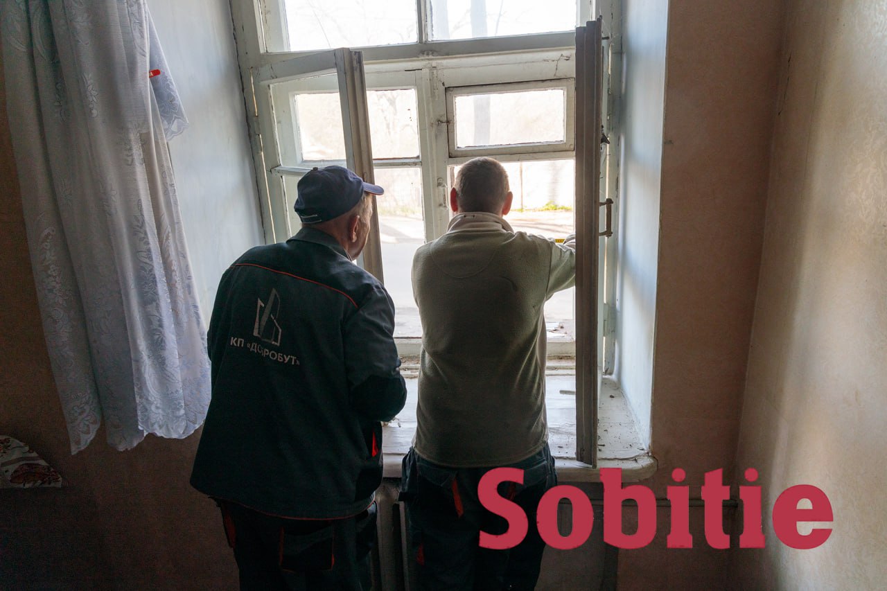 Фото до матеріалу: У Кам'янському ліквідовують наслідки нічної атаки