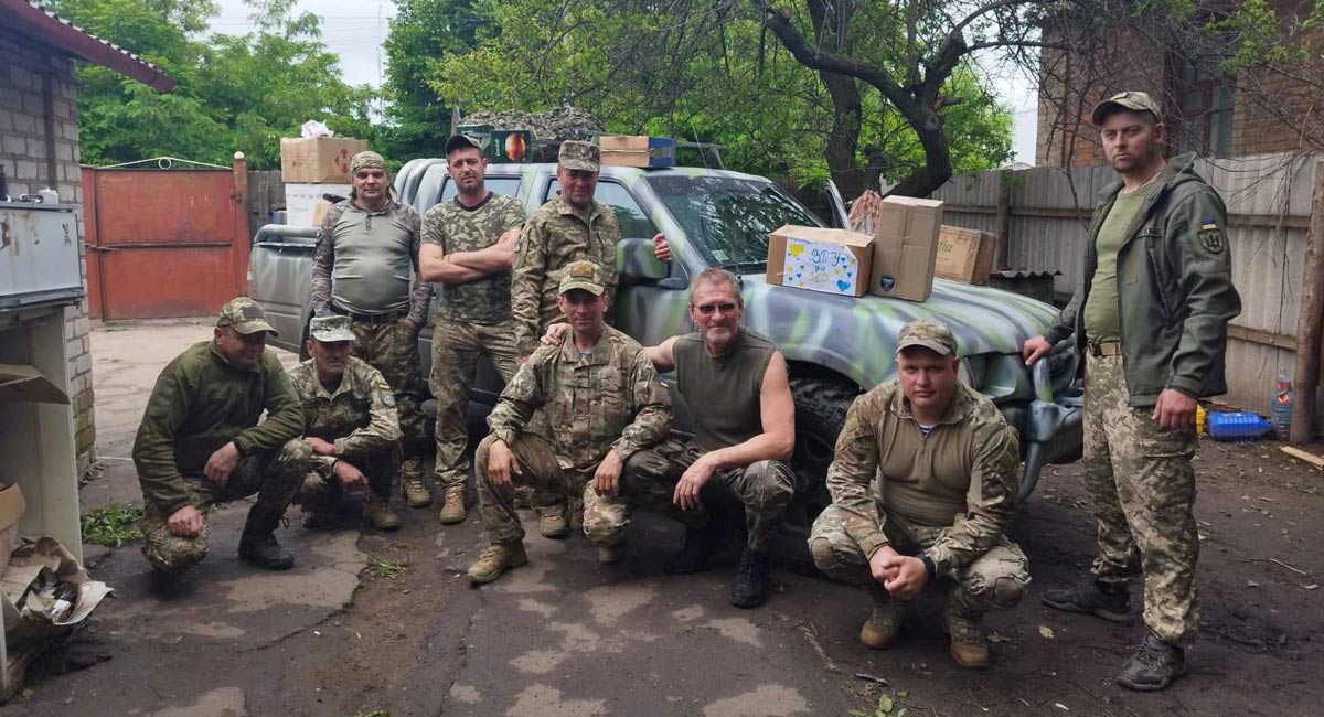 Фото до матеріалу: Латвійський волонтер Андіс Прієднієкс зібрав для ЗСУ 300 автомобілів