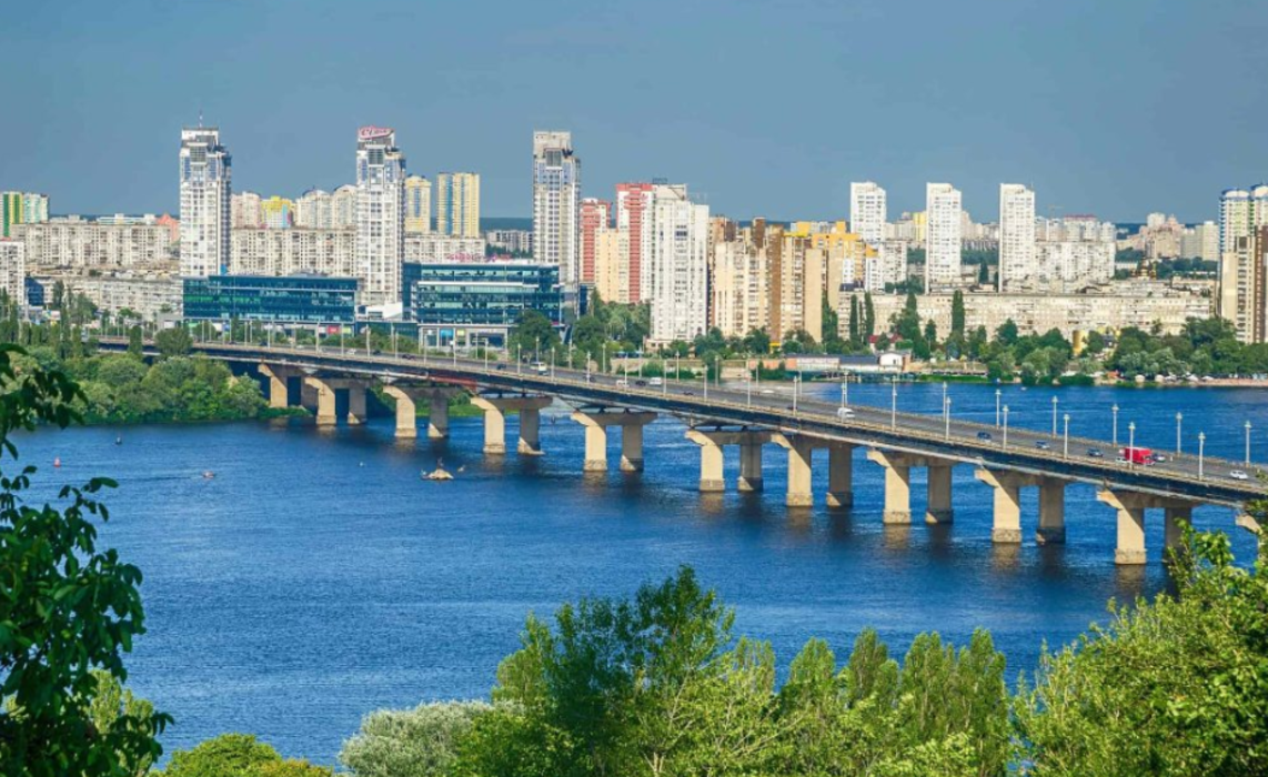 Фото до матеріалу: Київ оновлює маршрути на декілька днів: що зміниться для водіїв