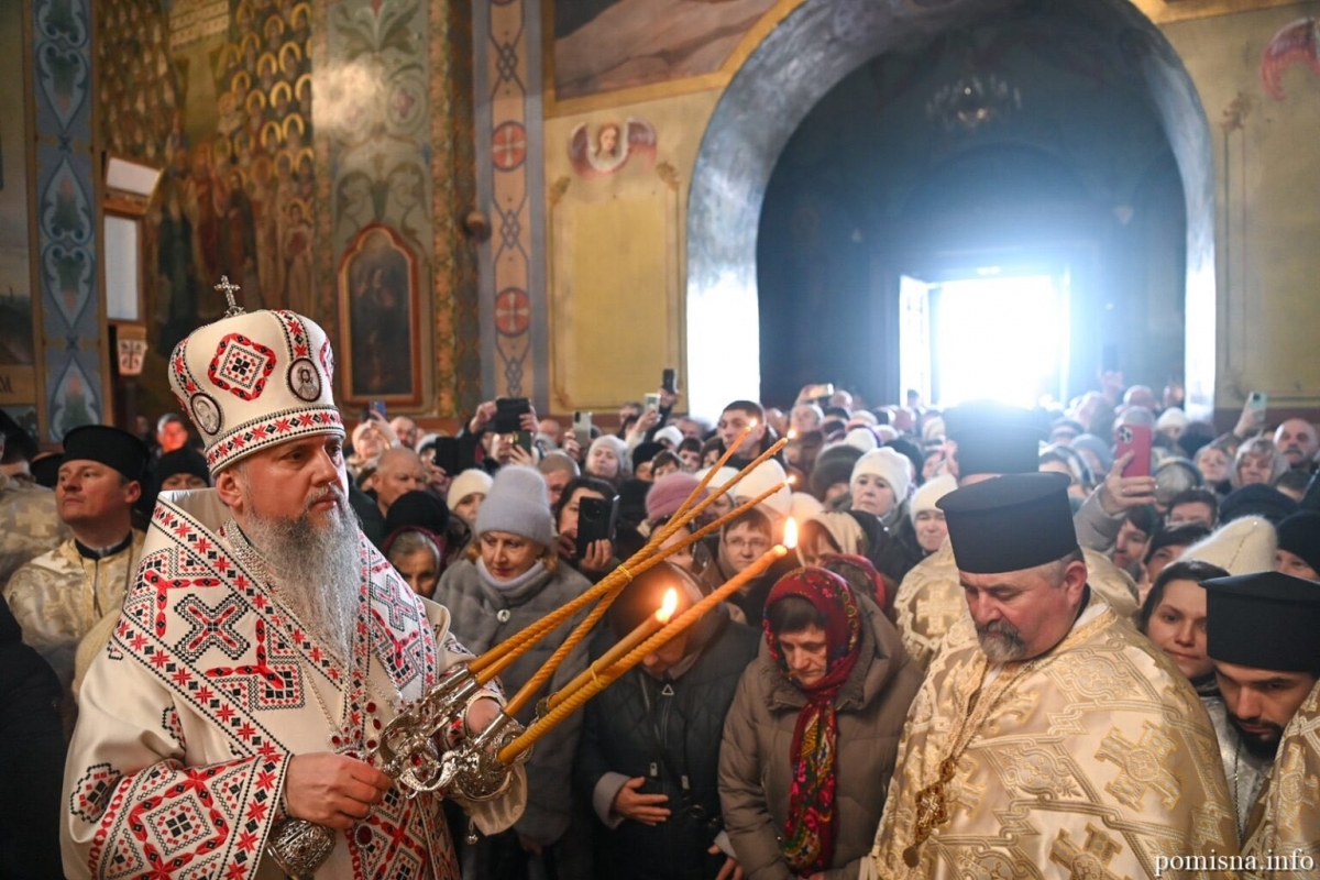 Фото до матеріалу: Митрополит Епіфаній оновив Свято-Успенський собор у Володимирі: фото з богослужіння