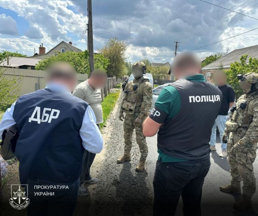 Фото до матеріалу: Заробіток на дезертирстві: фігурантам оголошено підозру