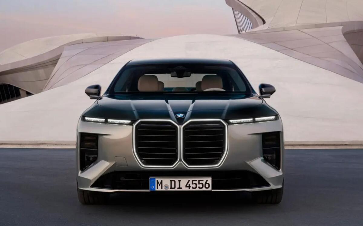 Фото до матеріалу: BMW 7 Series отримає нову базову версію 735 з бензиновим двигуном у 2027 році