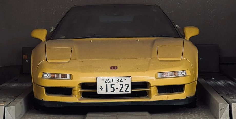Фото до матеріалу: У гаражі в Японії знайшли рідкісний Honda NSX-R за мільйон доларів