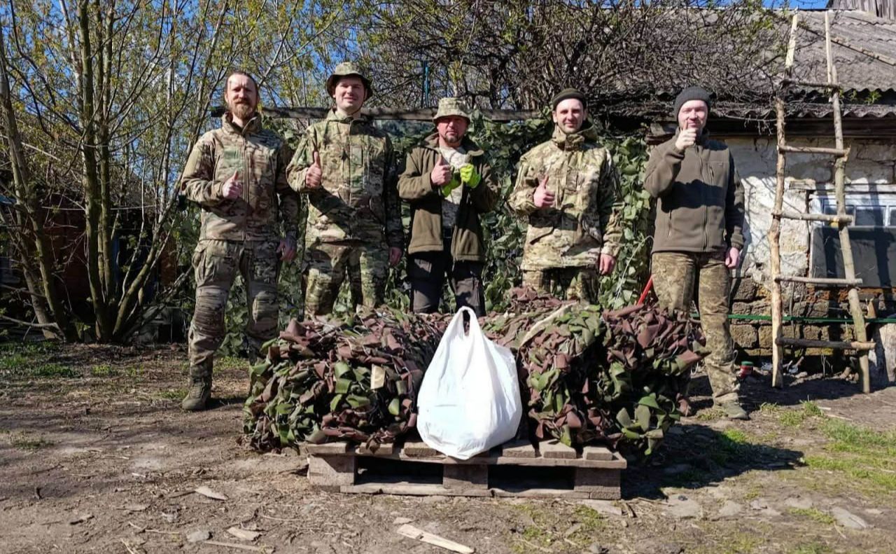 Фото до матеріалу: Діти-волонтери зібрали маскування для 71-ї бригади