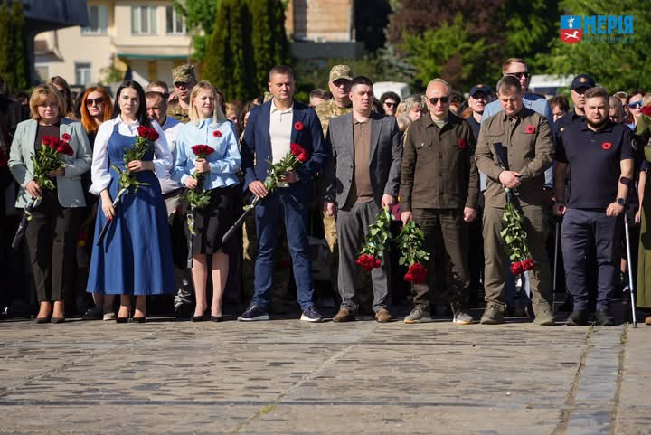 Фото до матеріалу: У Черкасах вшанували жертв Другої світової війни біля Пагорба Слави