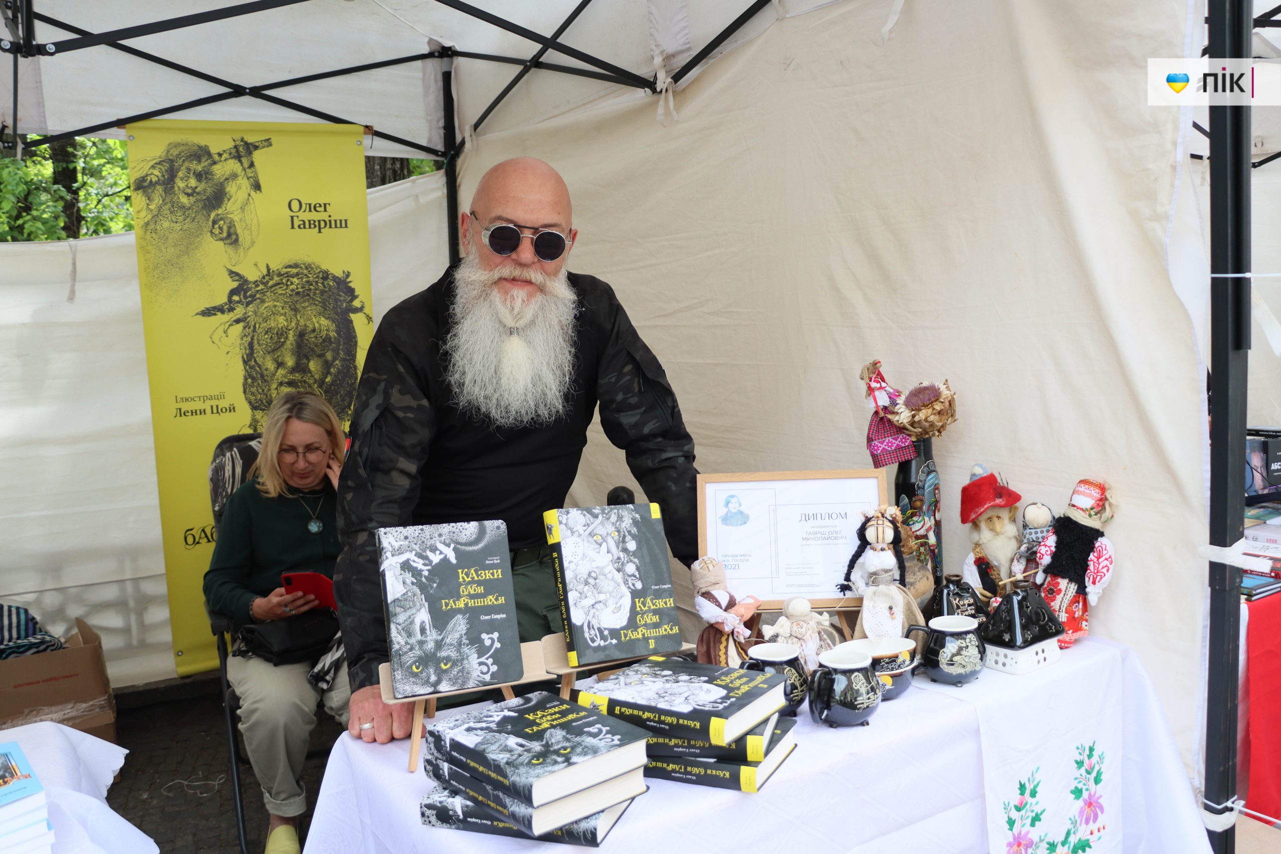 Фото до матеріалу: Книжковий фестиваль «СЛОВО» відкрився у Франківську: дискусії про роль слова у час війни