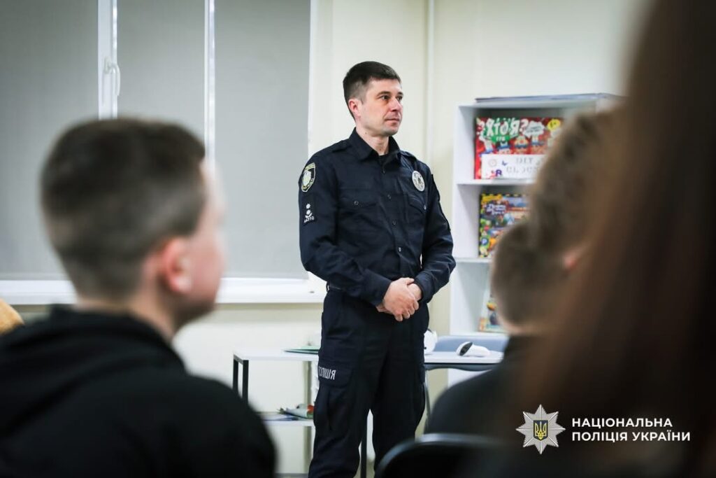 Фото до матеріалу: VR замість нудних правил: як черкаських школярів навчають безпеці у віртуальній реальності