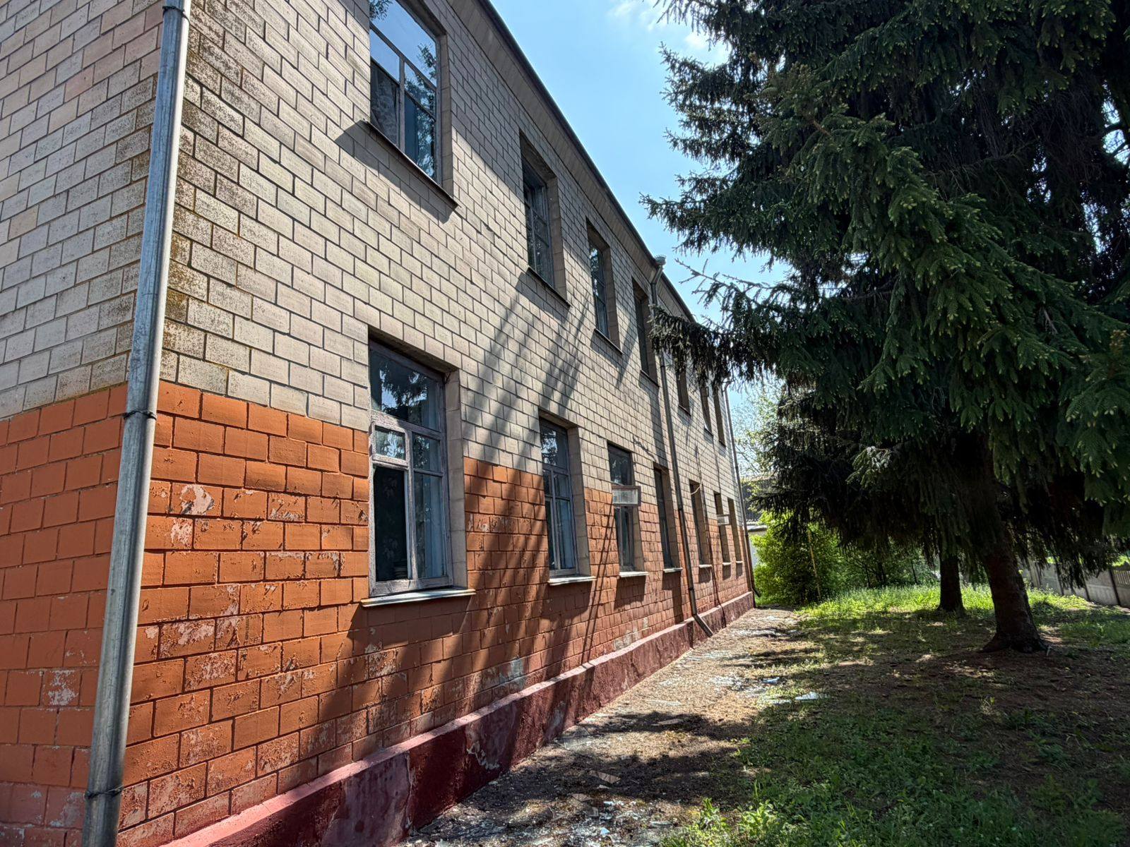 Фото до матеріалу: На Звенигородщині поруйновані будинки, а на Золотоніщині причіп і 40 вуликів унаслідок обстрілу, – Табурець