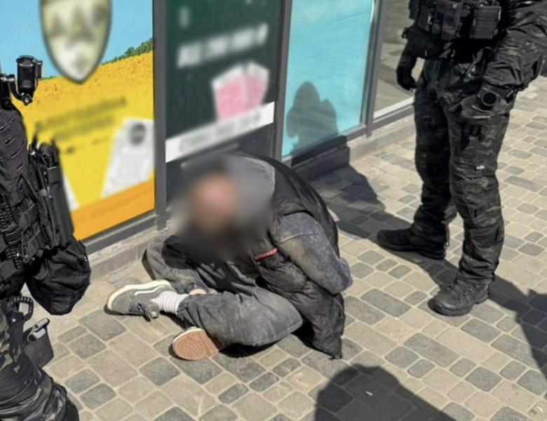 Фото до матеріалу: Схема з працевлаштування капеланом за $25 тисяч: у Києві затримали шахрая