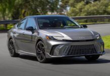 Фото до матеріалу: 800 км на одному заряді: що вміє новий Tesla Semi – Авто