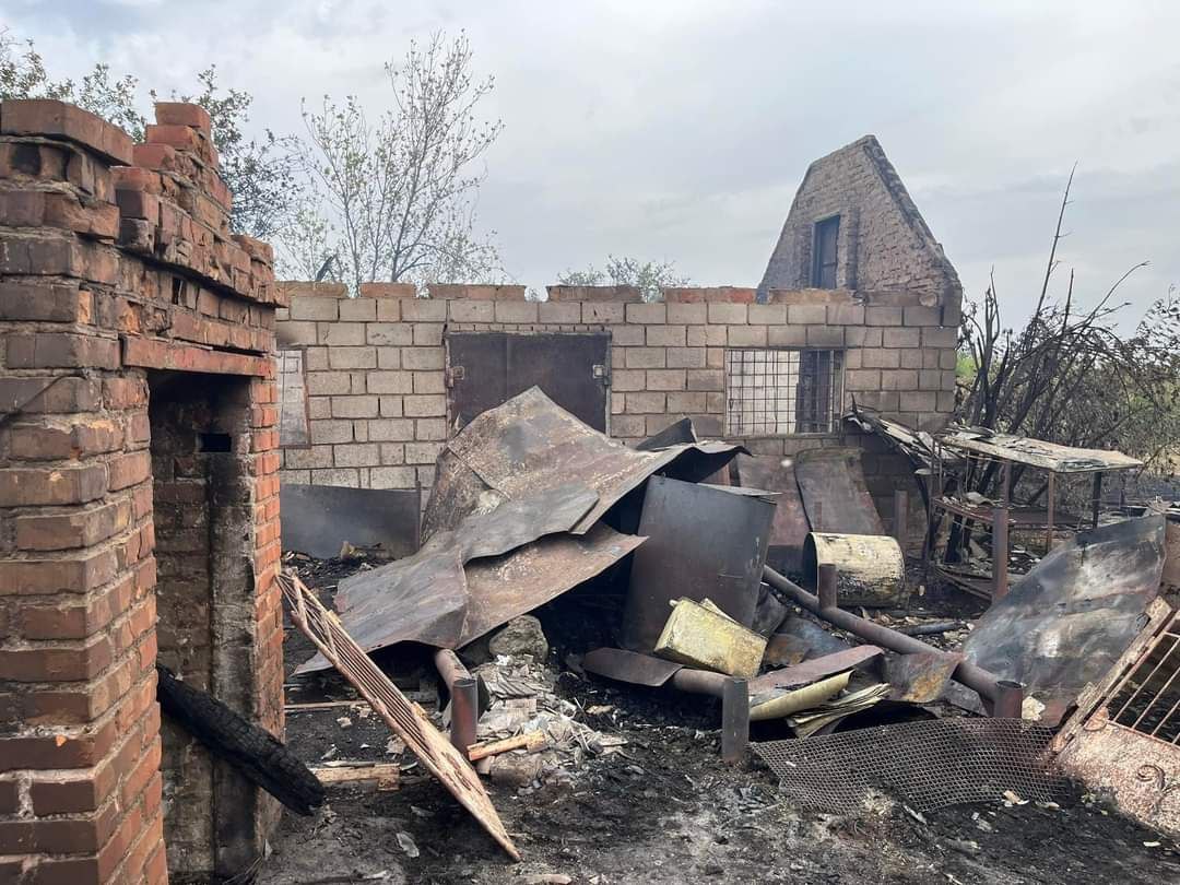 Фото до матеріалу: У Криворізькому районі пожежа знищила приватні будинки в Новоіванівці