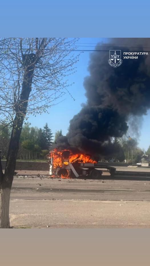 Фото до матеріалу: Ворог атакував цивільну вантажівку на Конотопщині: поранено водія