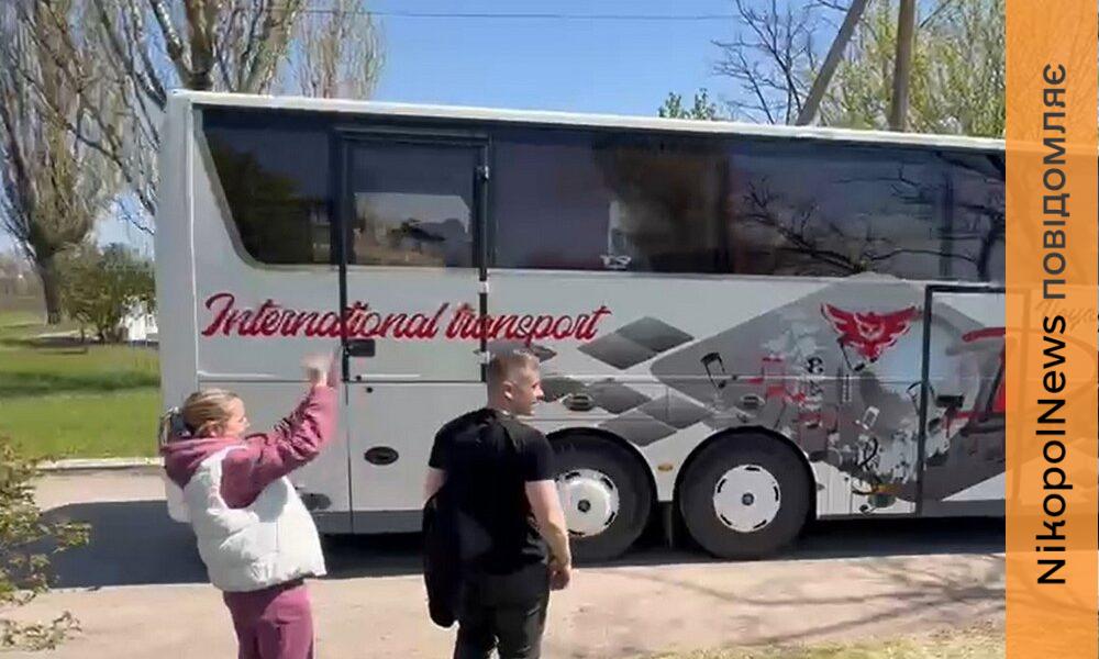 Фото до матеріалу: Дрон влучив поруч із автобусом із дітьми на Дніпропетровщині: один хлопчик поранений