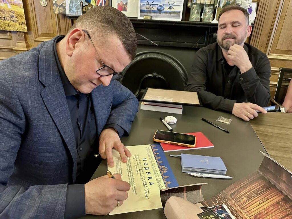 Фото до матеріалу: Актори Франківського драмтеатру зустрілися з Валерієм Залужним у Лондоні