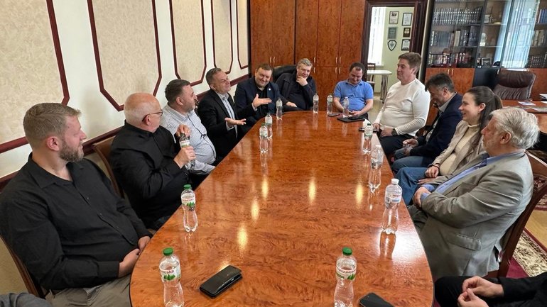 Фото до матеріалу: Представники УЦХВЄ та міжнародна місія REMAR обговорили розвиток Церкви в умовах війни