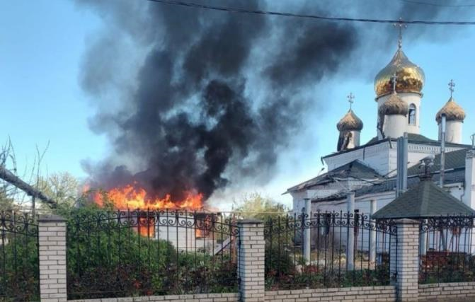 Фото до матеріалу: РФ завдала ракетного удару по Вільнянську: є загиблий, пошкоджена церква