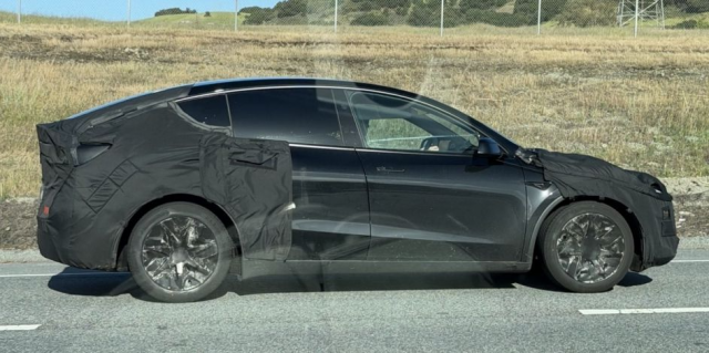 Фото до матеріалу: Прототип Tesla Model YL помітили на дорозі (+ФОТО)