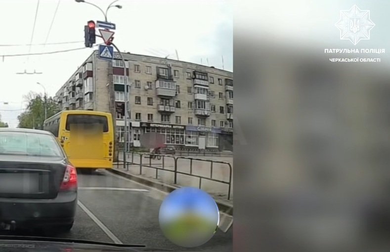 Фото до матеріалу: Водій автобуса проїхав на червоний світлофор у Черкасах: поліція винесла постанову