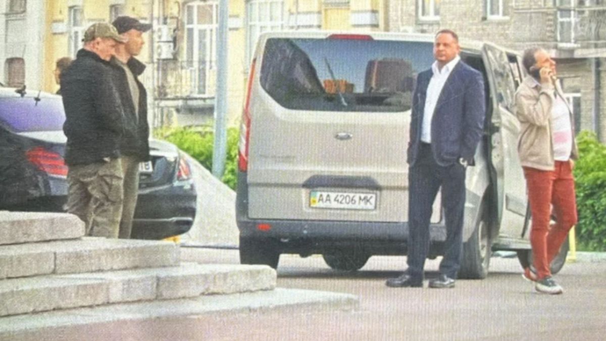 Фото до матеріалу: Слідчі дії з Єрмаком: НАБУ та САП проводять обшук, деталі справи розкриваються