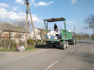 Фото до матеріалу: На Бущині мешканці Купченської ради отримали безкоштовний вивіз сміття