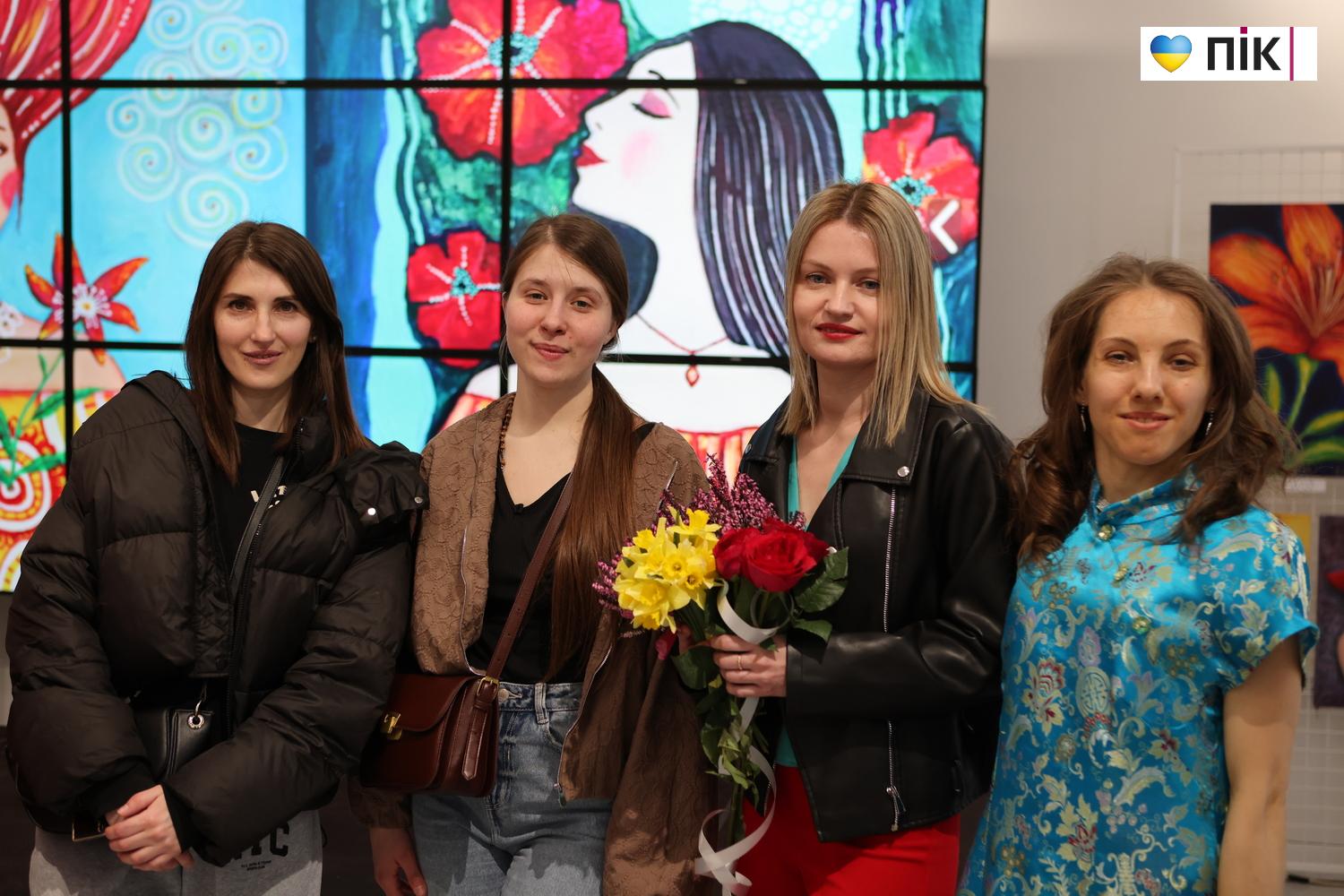 Фото до матеріалу: Люди Прикарпаття: на виставці Лілії Дутки “Форма весни” (ФОТО)