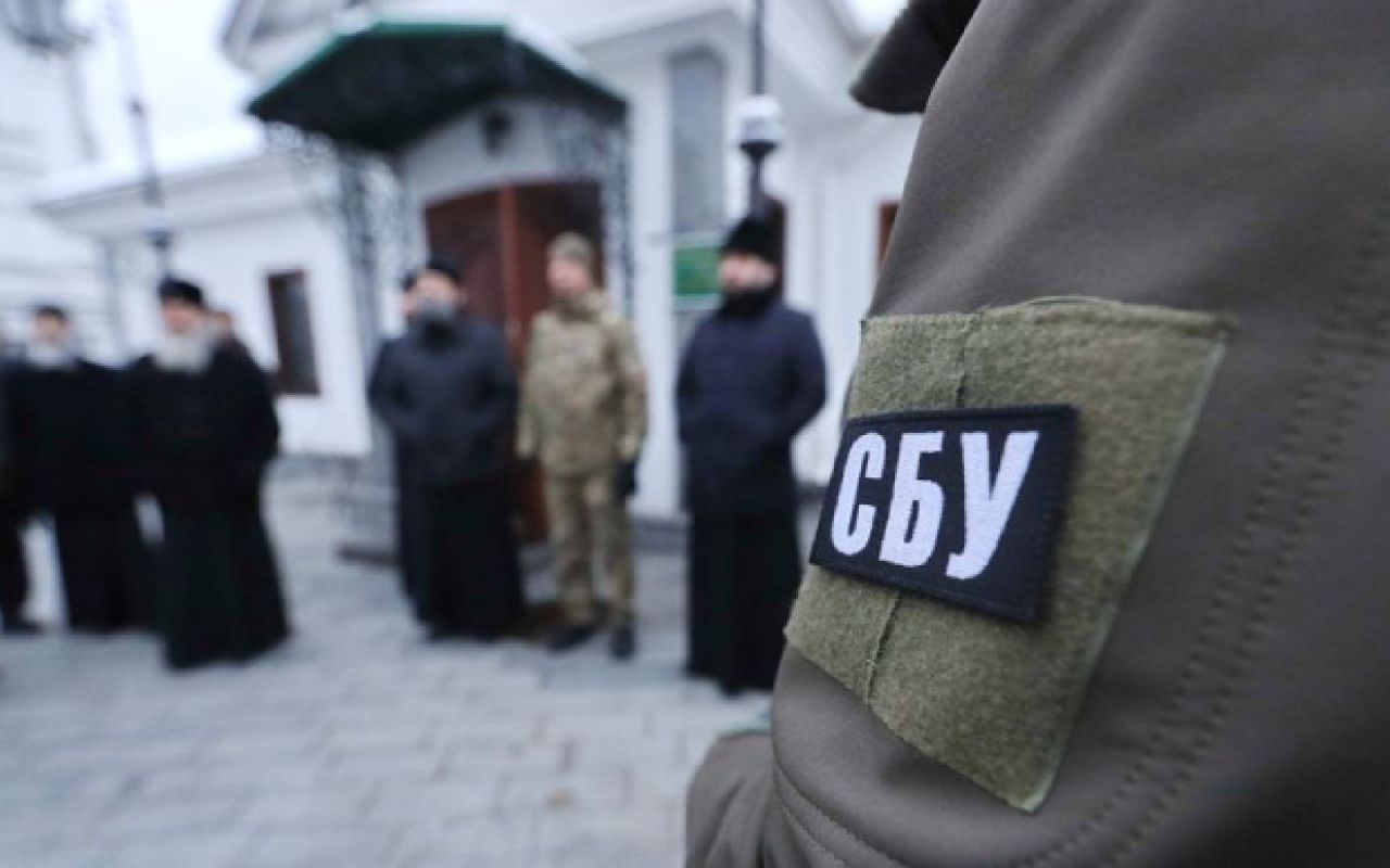 Фото до матеріалу: Зміни у виїзді за кордон: уряд скасував обмеження для працівниць державних структур