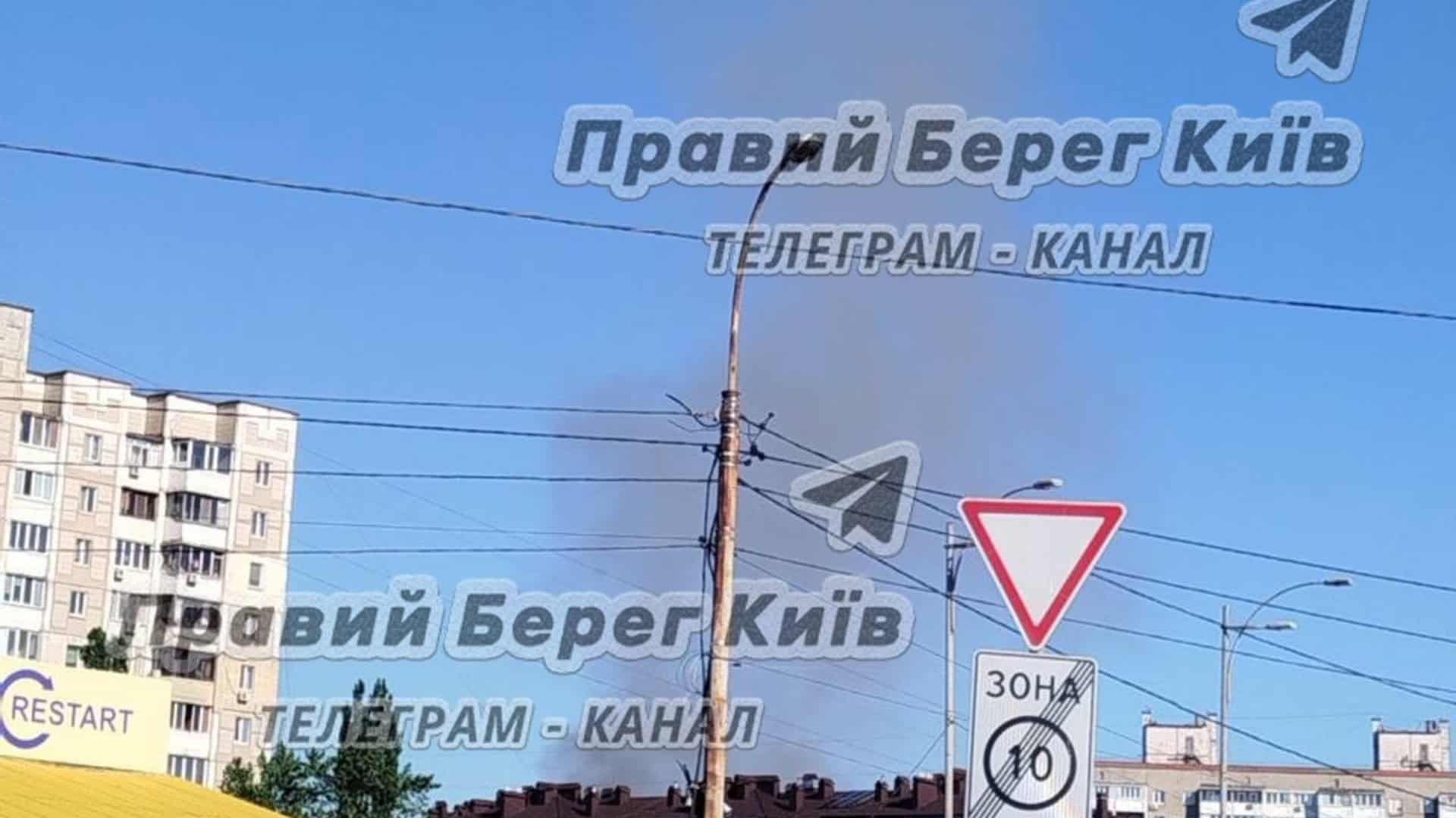 Фото до матеріалу: Пожежа на Академмістечку: сусіди врятували літню жінку