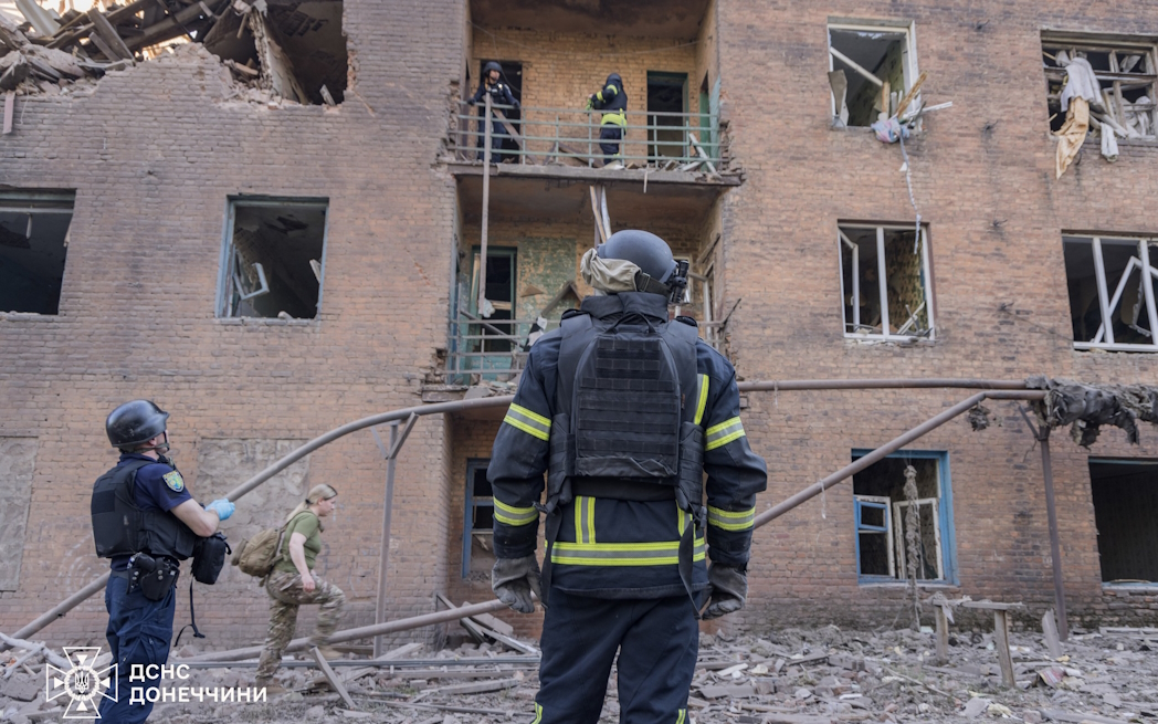 Фото до матеріалу: У Краматорську під завалами виявили загиблу жінку