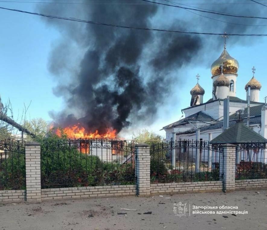 Фото до матеріалу: Ворог атакував Вільнянськ: загинула людина, зруйновано торговий павільйон та храм
