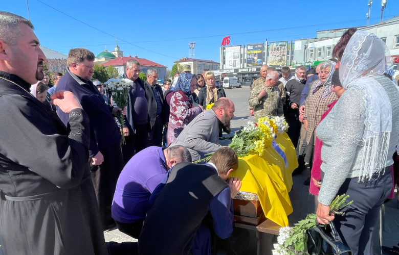 Фото до матеріалу: Корець прощається із захисником України Сергієм Кислюком