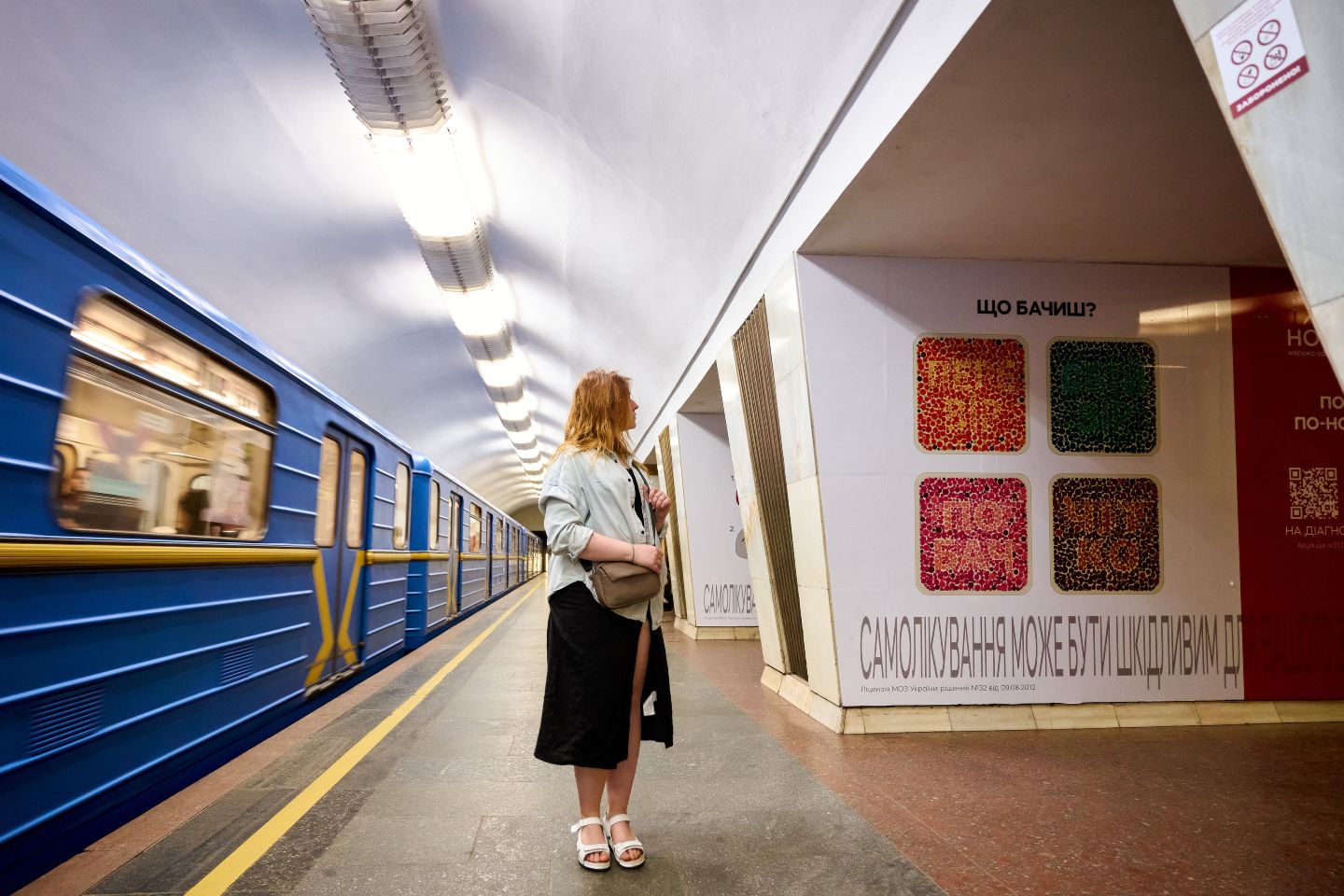 Фото до матеріалу: У Києві відкрили станцію перевірки зору в метро