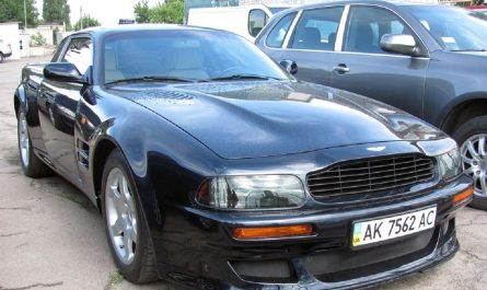 Фото до матеріалу: Tesla відкликала 218 868 автомобілів через збої камери заднього виду