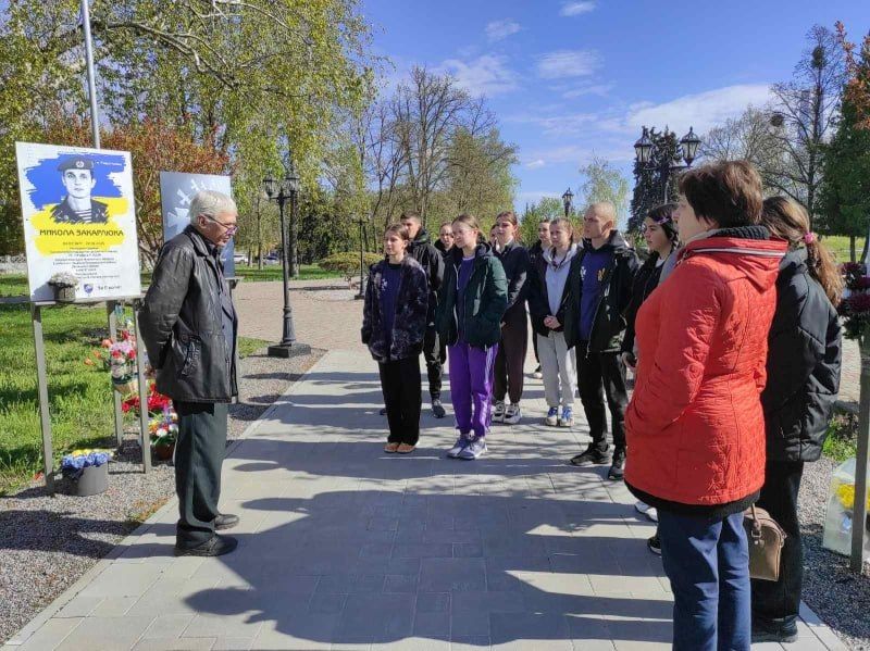 Фото до матеріалу: У Решетилівці визначили переможців військово-патріотичної гри «Сокіл»: нагородили найкращі рій та учнів