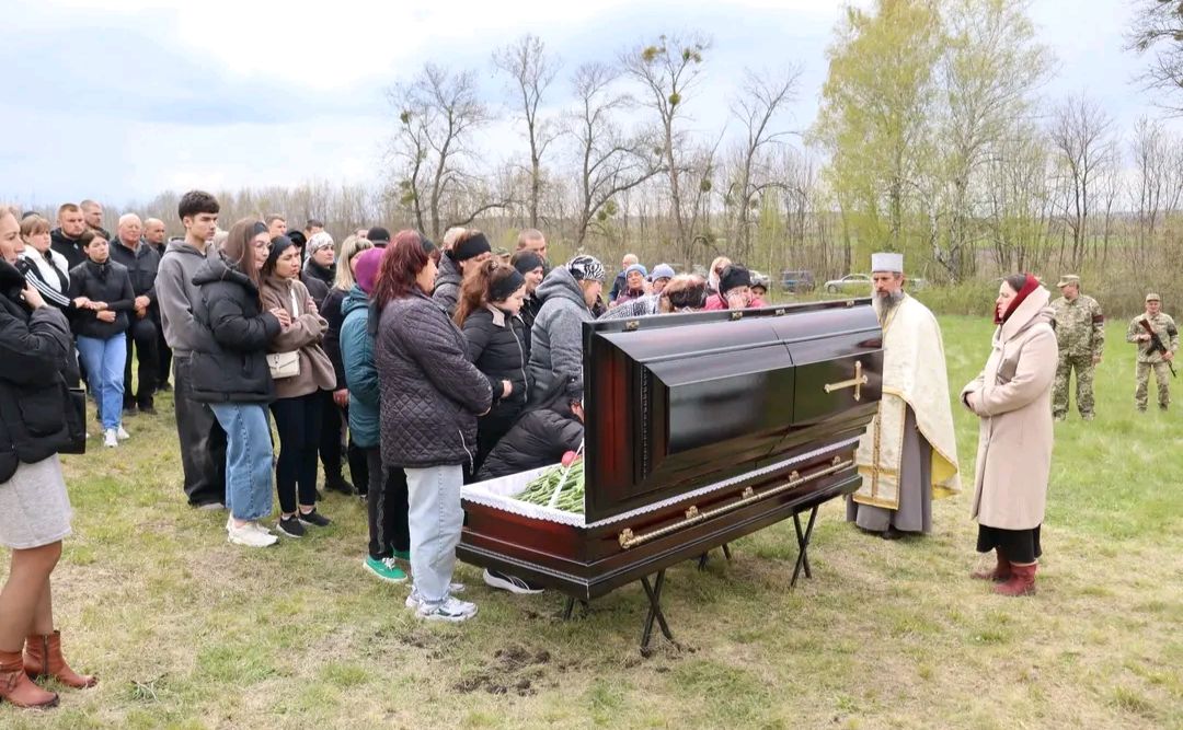 Фото до матеріалу: Олександра Тітічка з села Потеряйки поховали в останню путь на Рашевці
