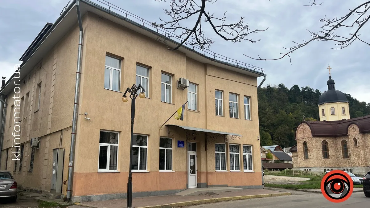 Фото до матеріалу: Суд Косова закрит справу хулігана, який ударив старосту ноутбуком у обличчя