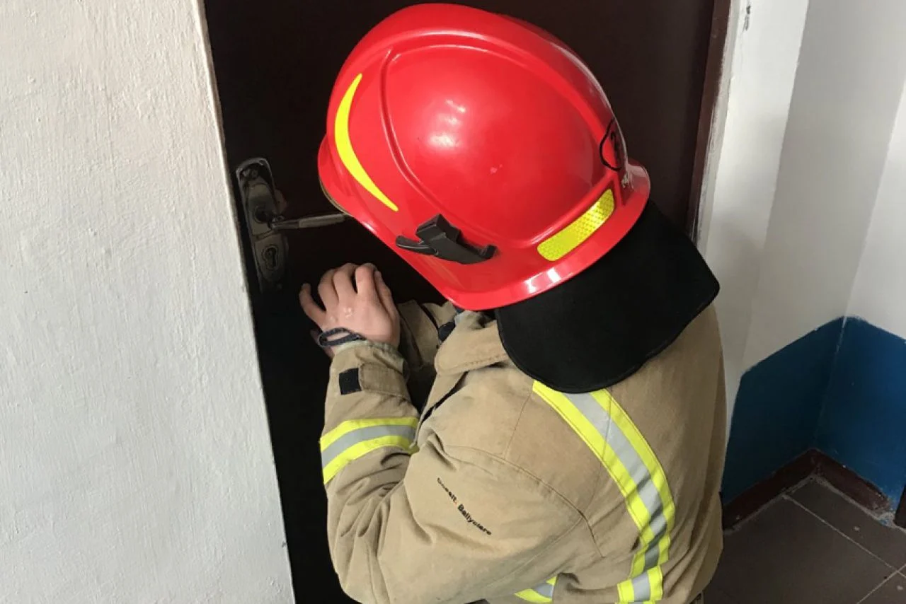 Фото до матеріалу: У Вінниці сусіди врятували життя пенсіонерці: рятувальники госпіталізували жінку без свідомості