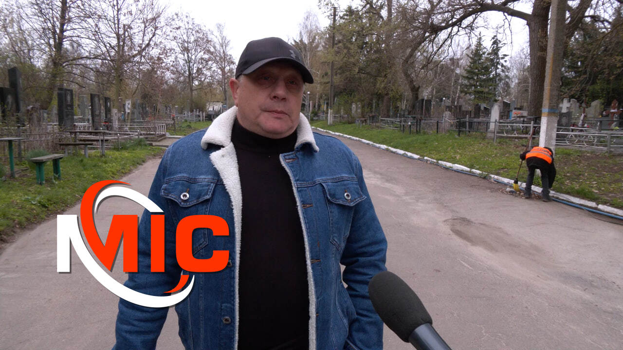 Фото до матеріалу: Чому кам'янчаним варто відмовитися від штучних квітів на кладовищах