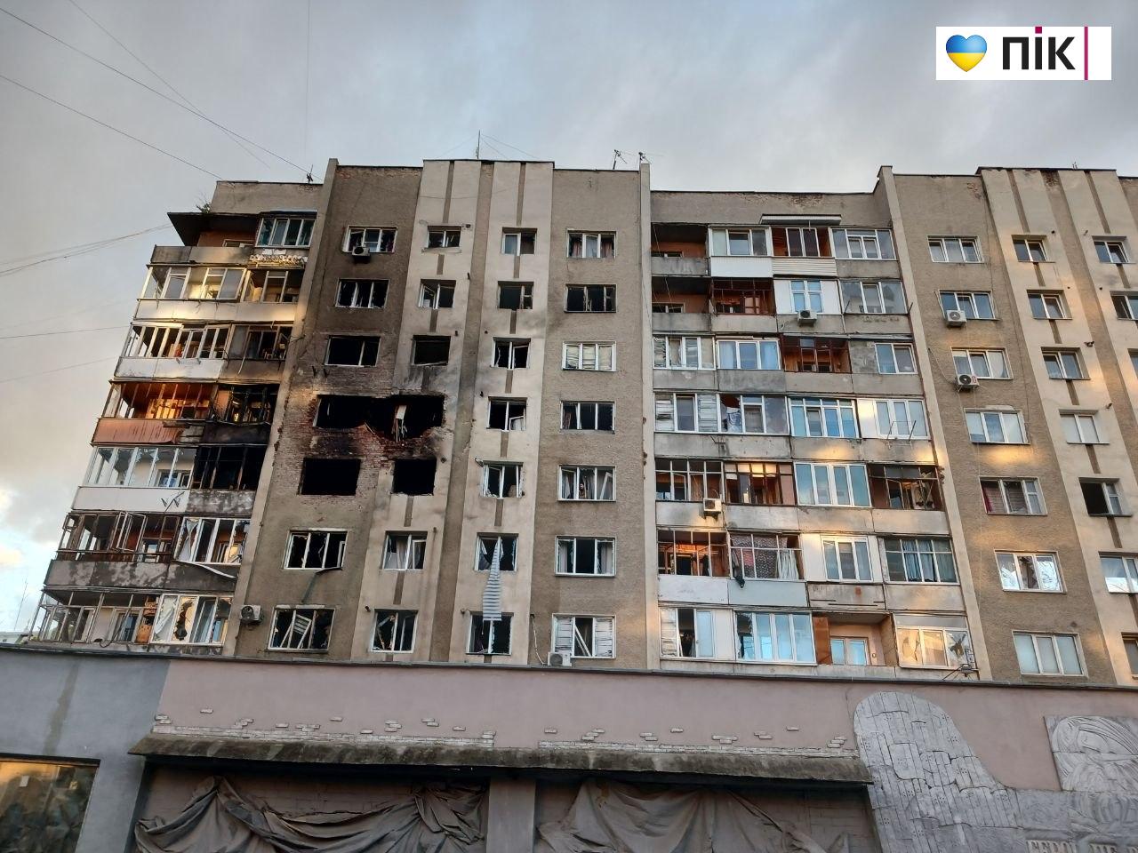 Фото до матеріалу: У Івано-Франківську після атаки працює мобільний ЦНАП: 36 звернень за допомогою