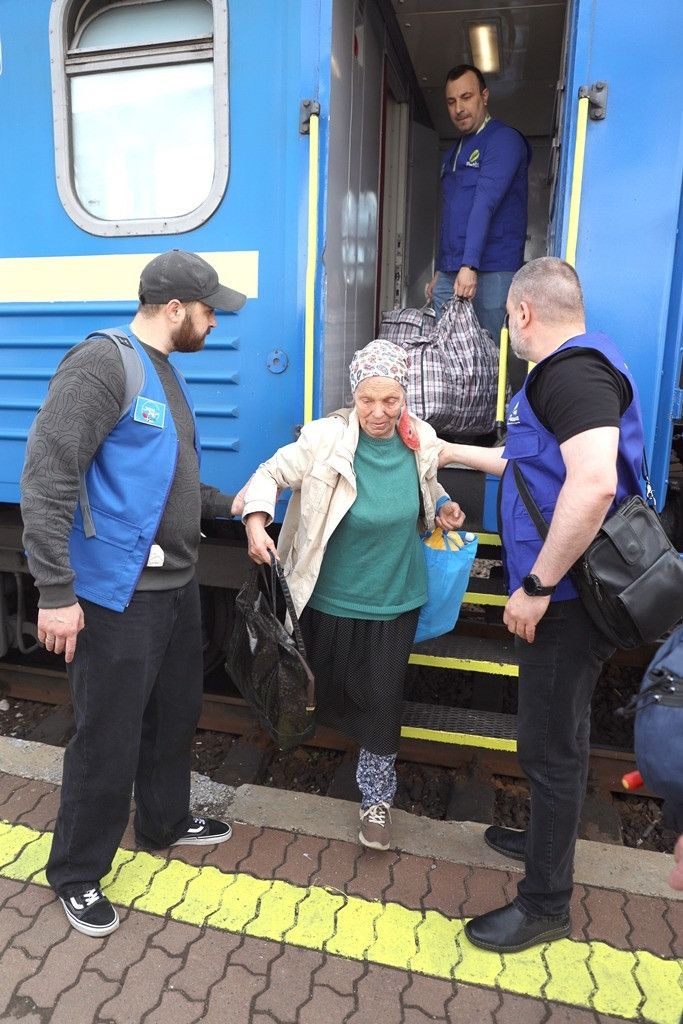 Фото до матеріалу: У Рогатинській громаді прихистили 21 евакуйованого з Донбасу та Запоріжжя