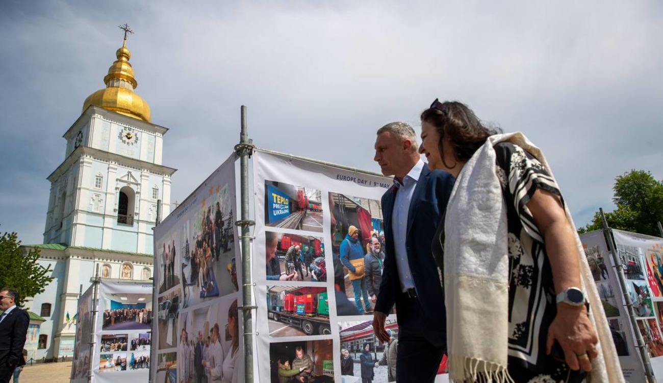 Фото до матеріалу: Фотопроєкт про європейську солідарність відкрили на Михайлівській площі