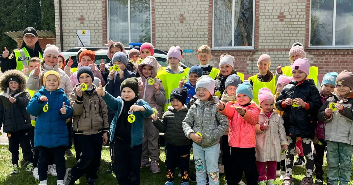 Фото до матеріалу: Поліцейські навчили дітей правил дорожнього руху в Дитиницькій школі