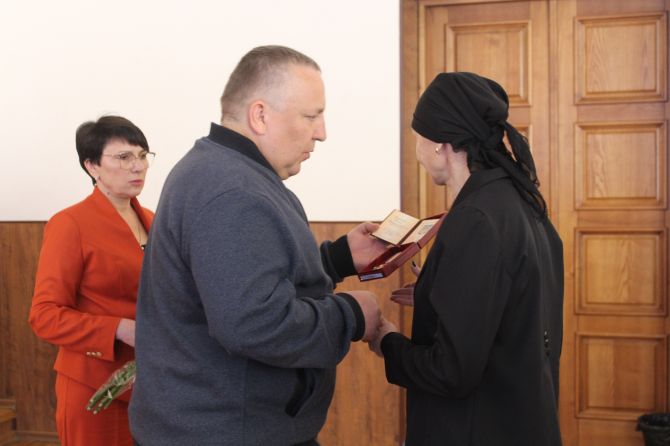 Фото до матеріалу: Родинам захисників Уманської громади вручили відзнаки