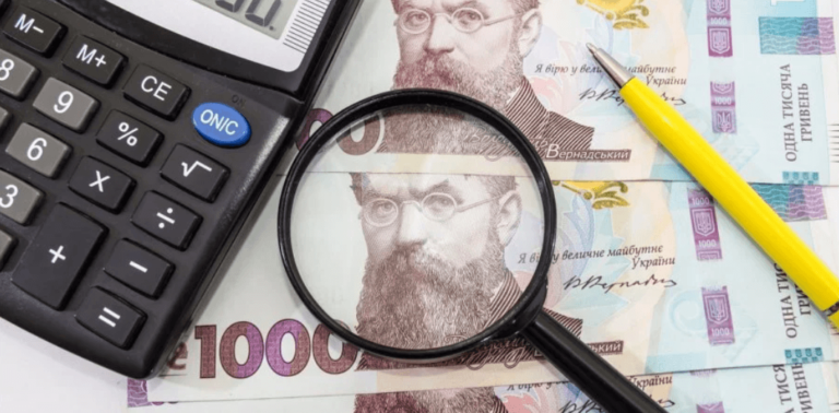 Фото до матеріалу: У Івано-Франківську виправляють помилки в календарях на 2026 рік
